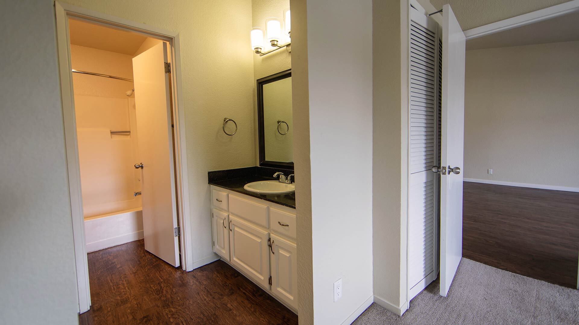 Laurel grove 1 BR the laurel bathroom view 3