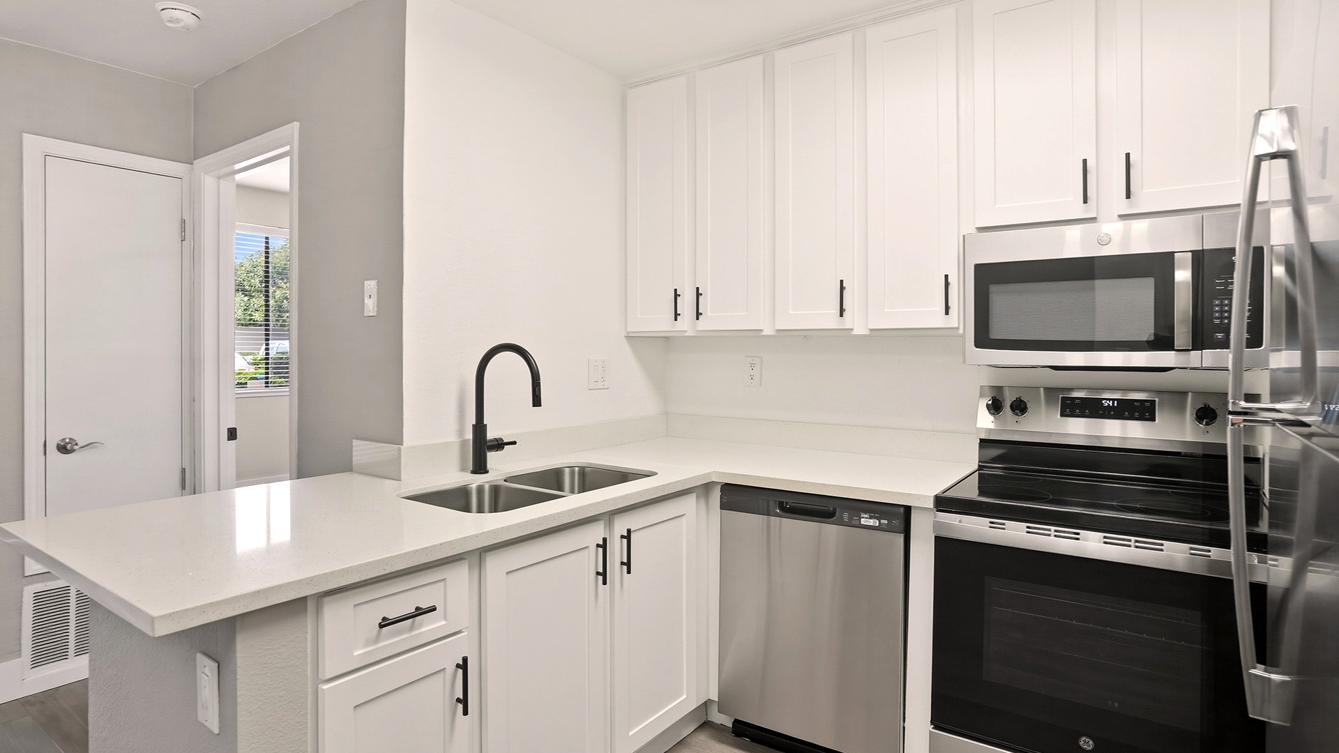 Laurel grove the laurel kitchen view1