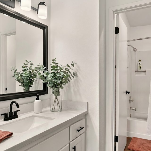 Laurel grove the rodeo bathroom1