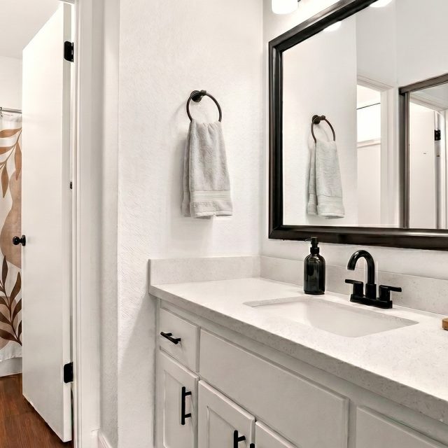 Laurel grove the rodeo bathroom2