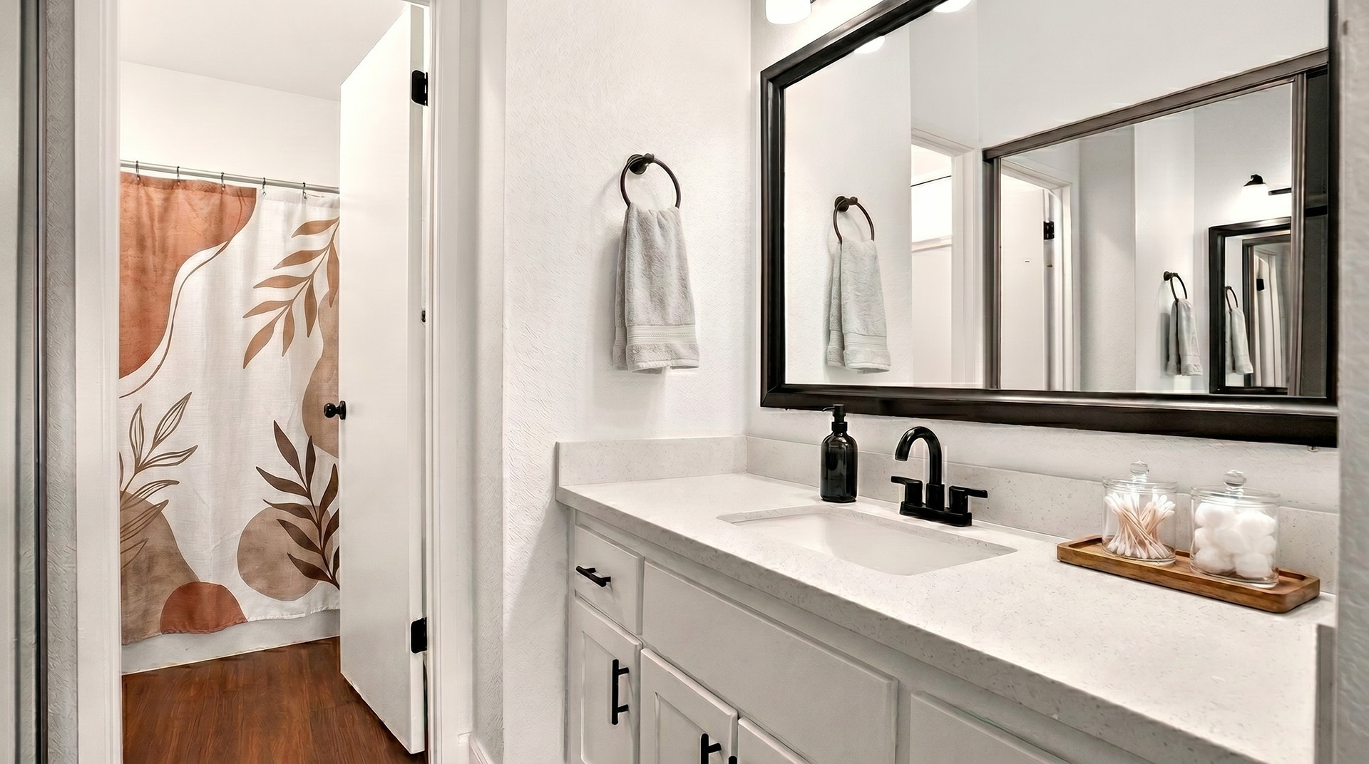 Laurel grove the rodeo bathroom2