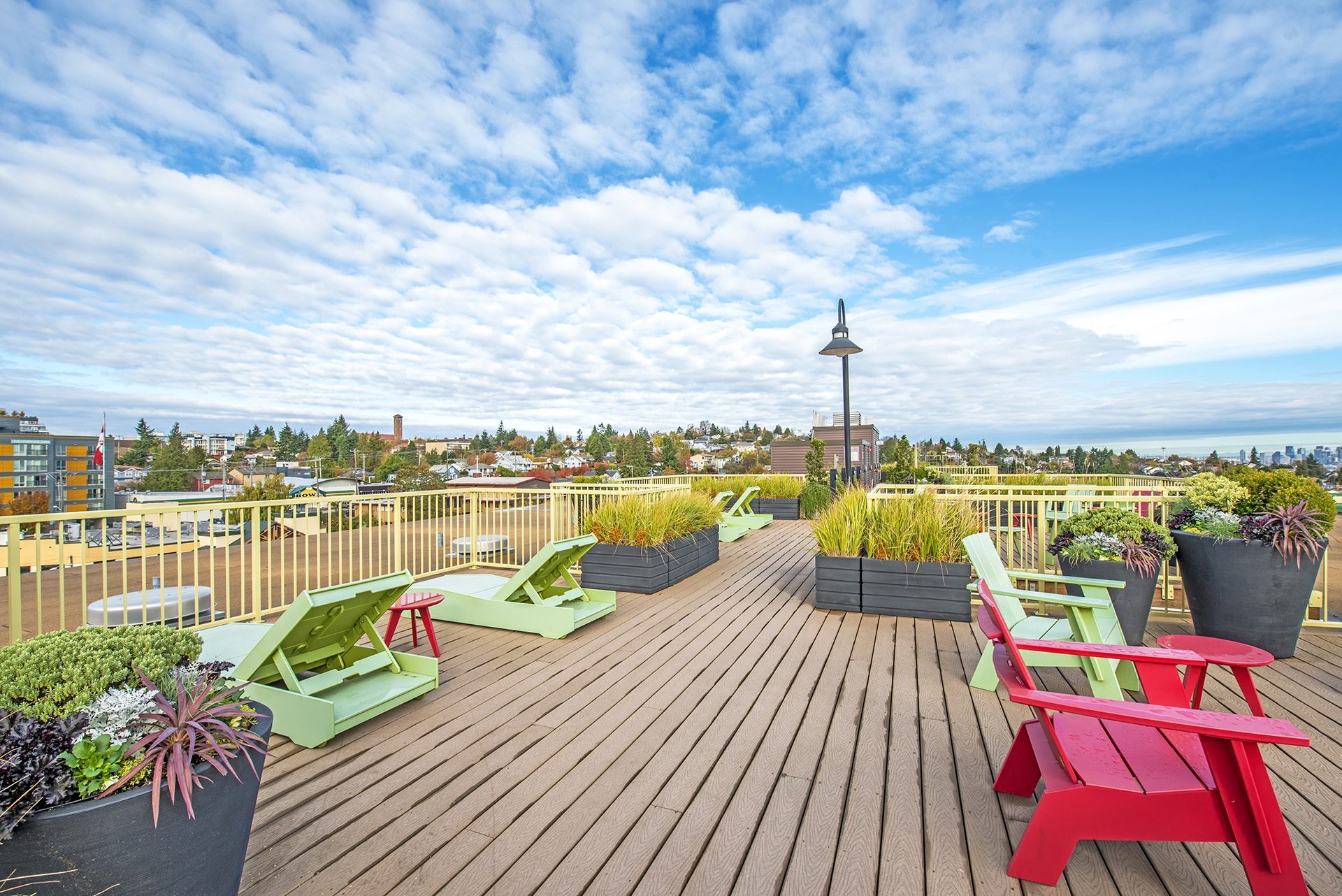 Link seattle rooftop patio view 01