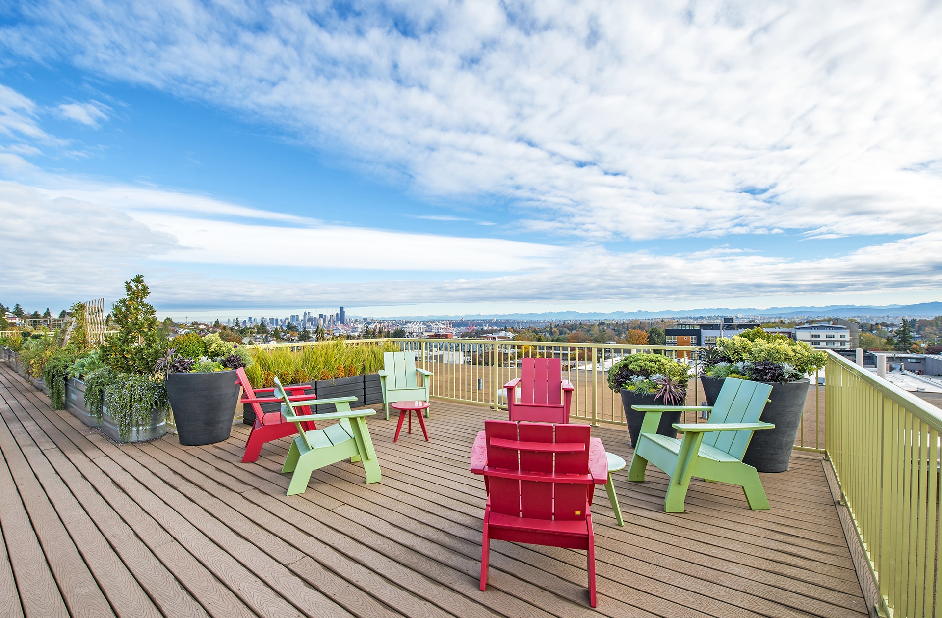 Link seattle rooftop patio view 02