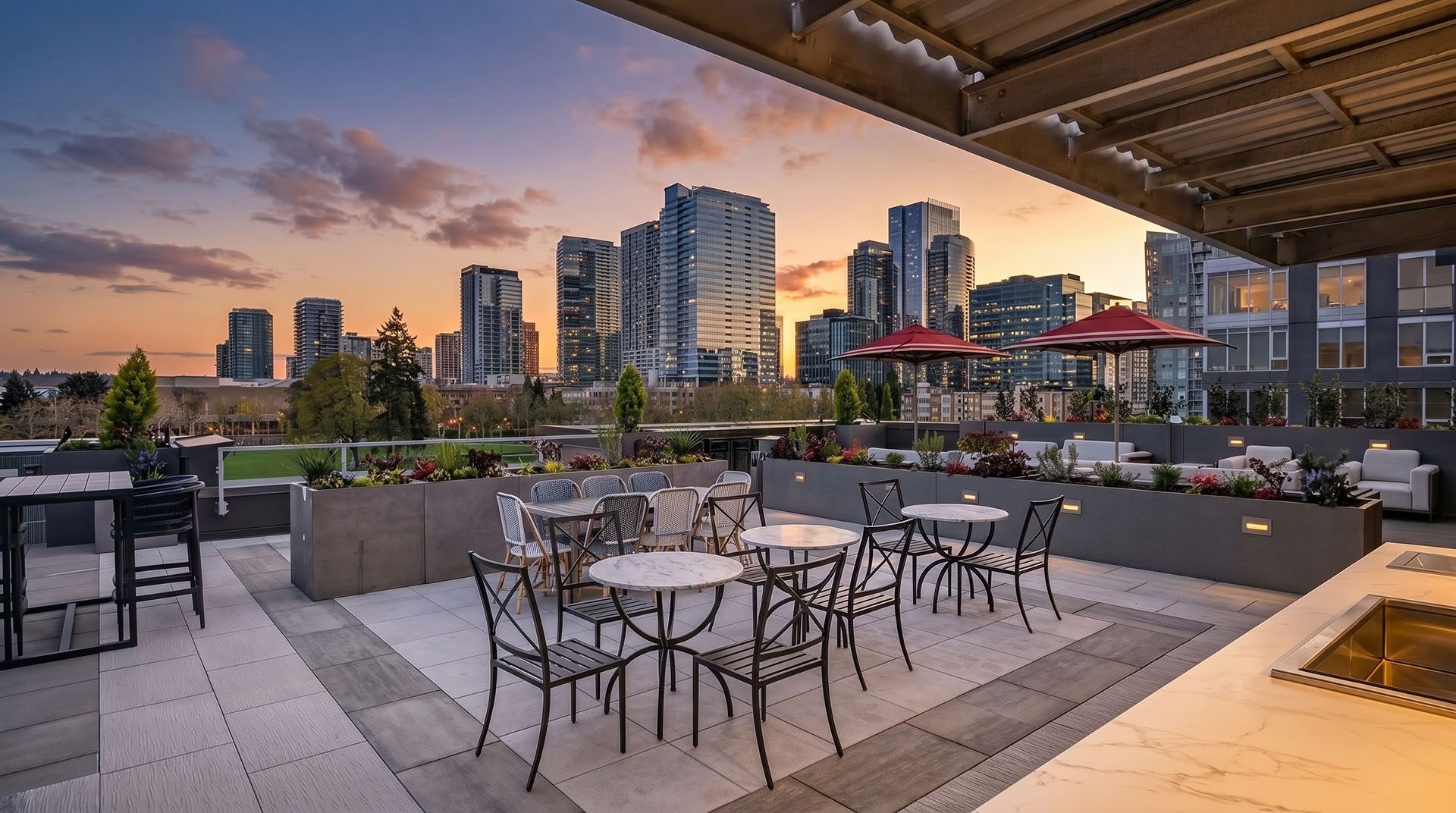 The margot bellevue rooftop sunset3