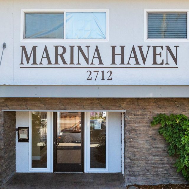 Marina haven building sign entrance 2712