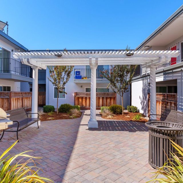 Marina haven courtyard pergola bbq