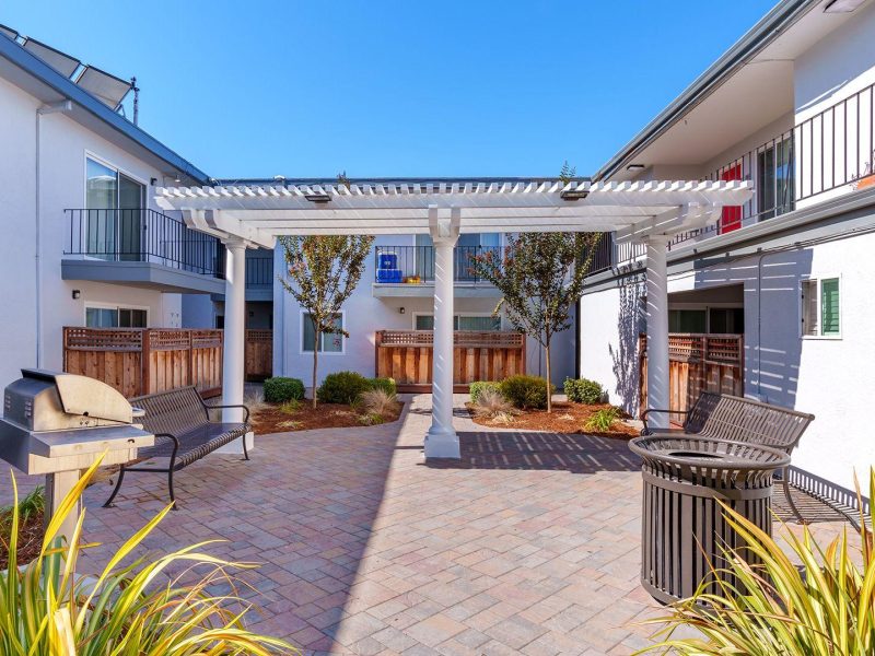 Marina haven courtyard pergola bbq