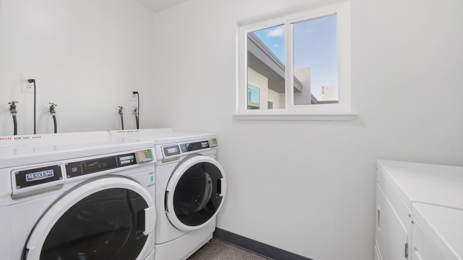 Mariposa washer dryer