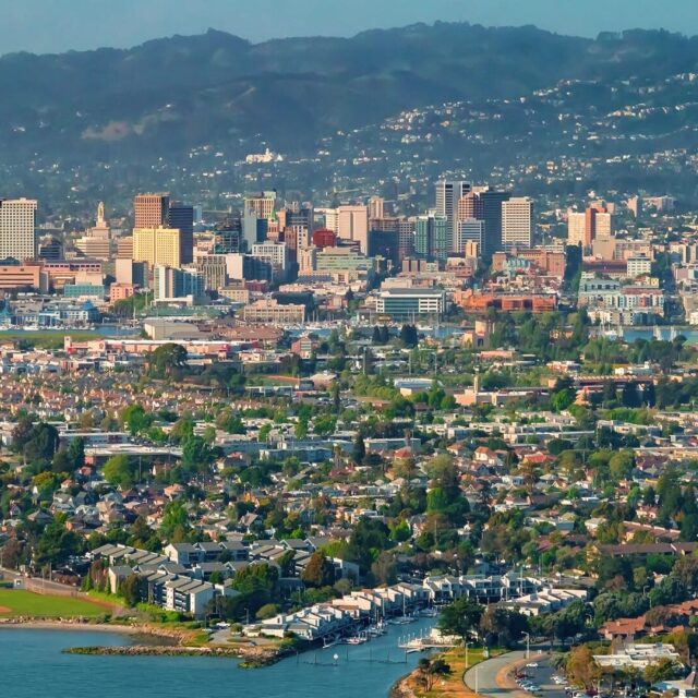 0324 mariposa oakland apartments i Stock 1174534545