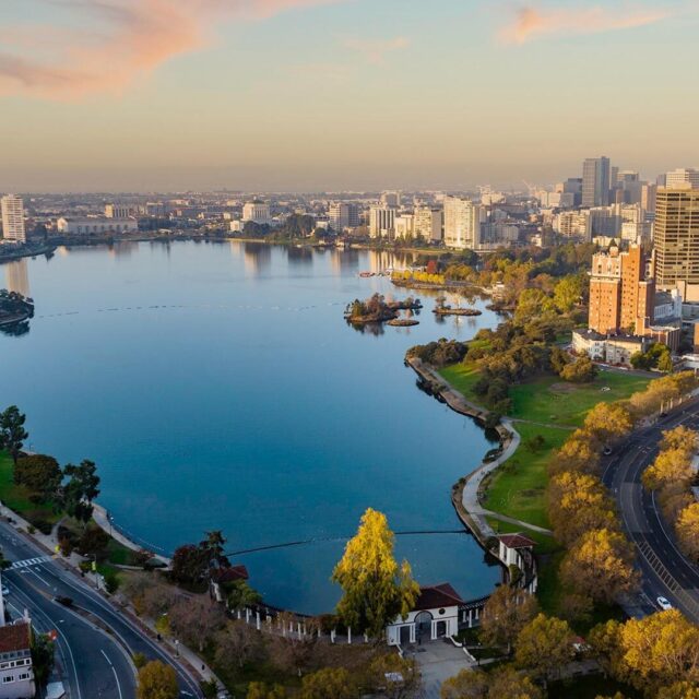 0324 mariposa oakland apartments i Stock 1442819317