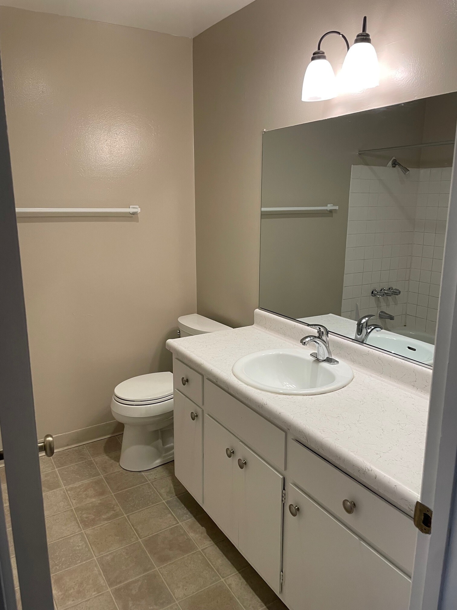 0324 B2 1br Bathroom 108