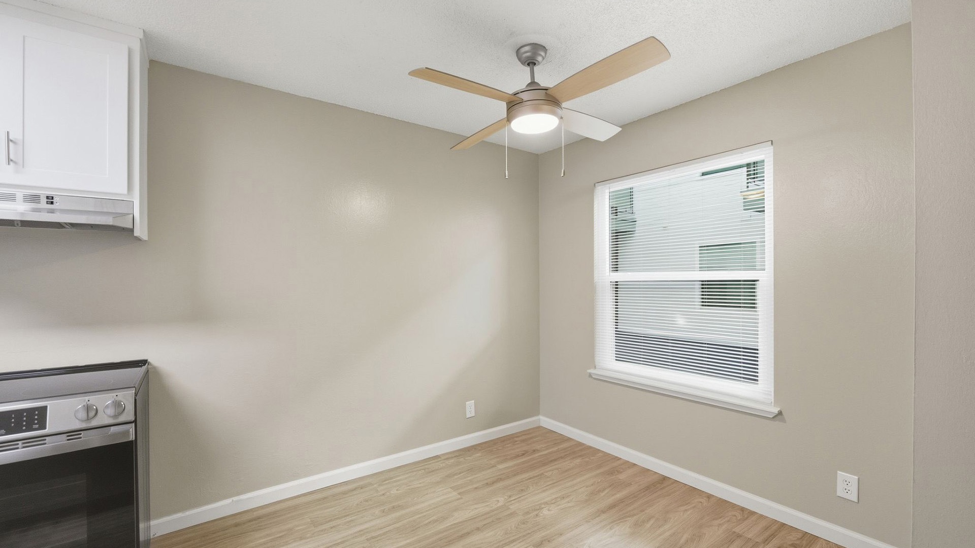 Mariposa Unit109 dining