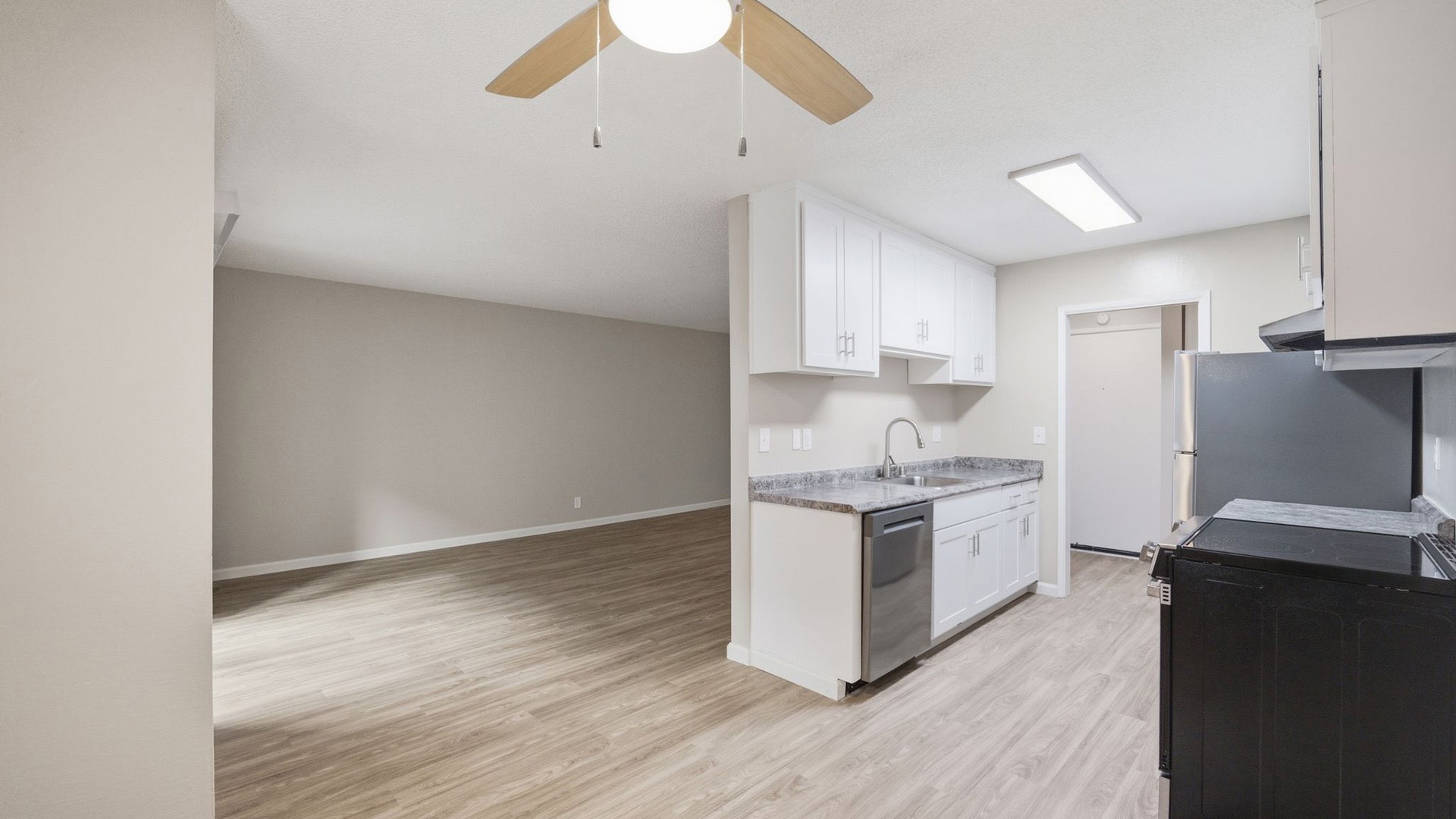 Mariposa Unit109 kitchen2