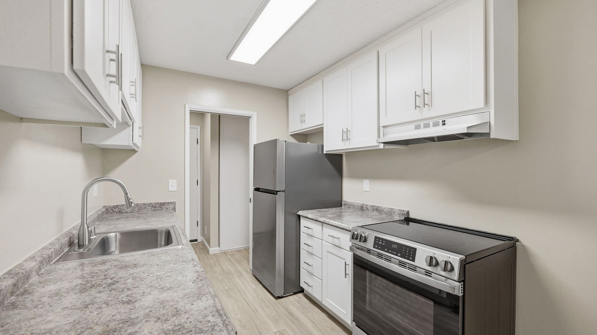 Mariposa Unit109 kitchen3