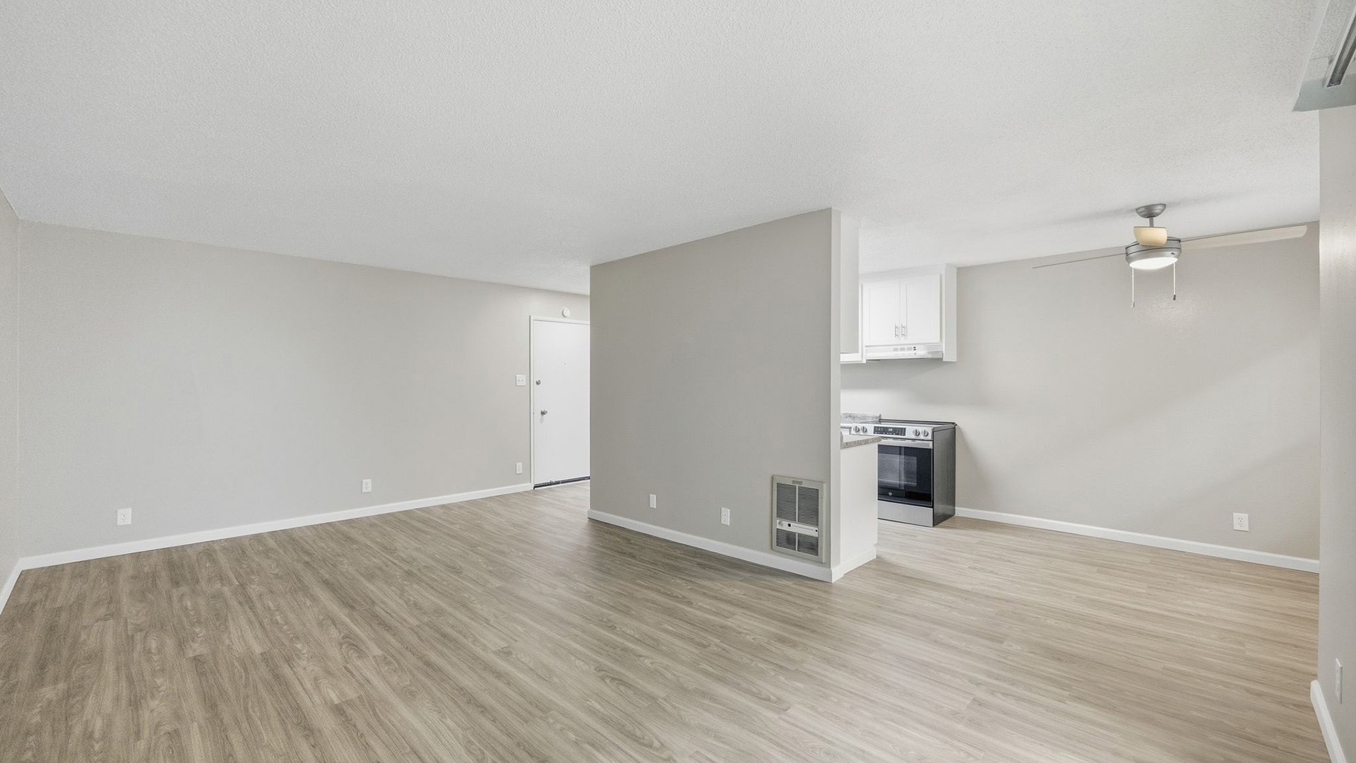 Mariposa Unit109 living2