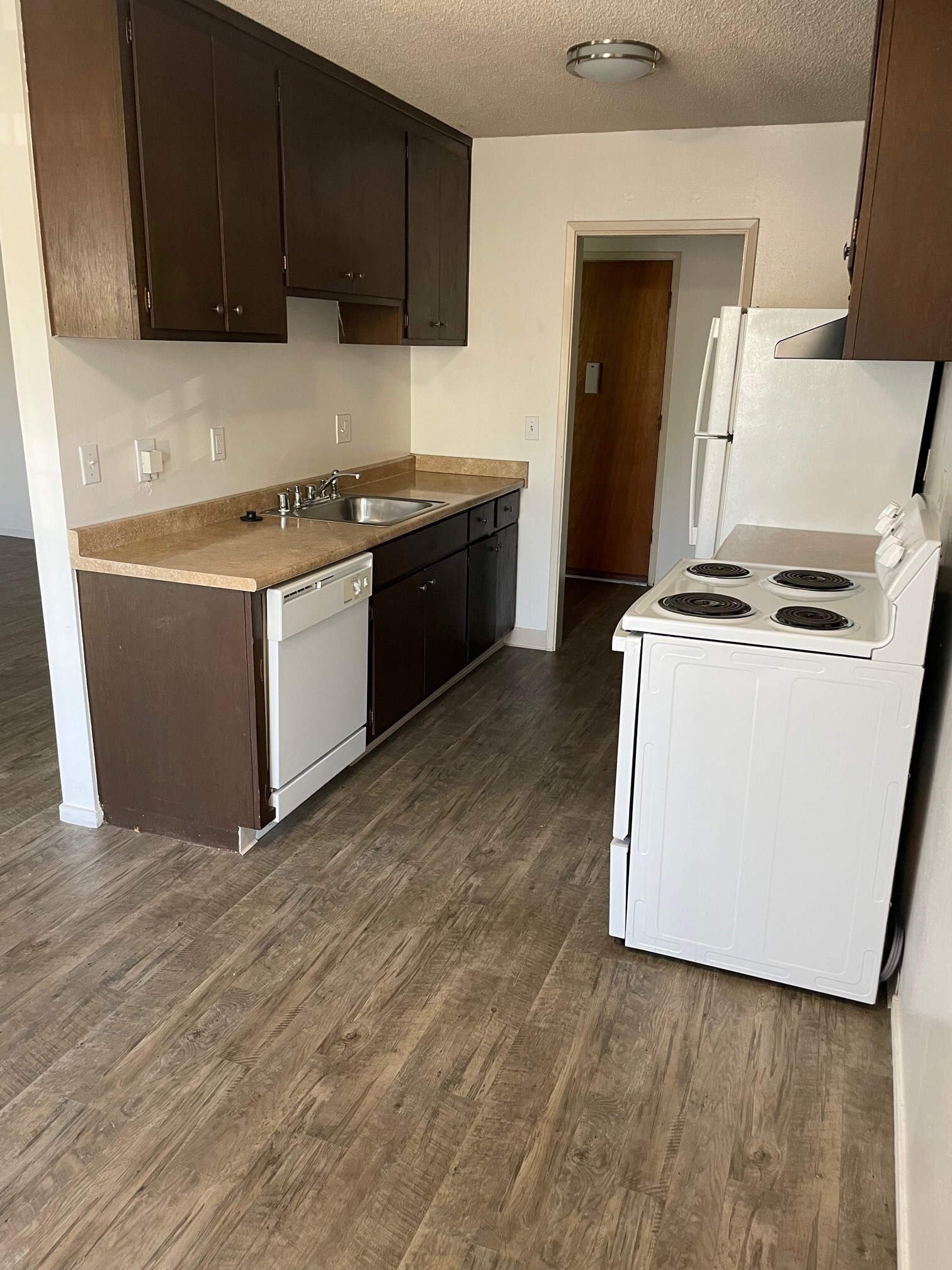 0324 B3 1br Kitchen 2 315