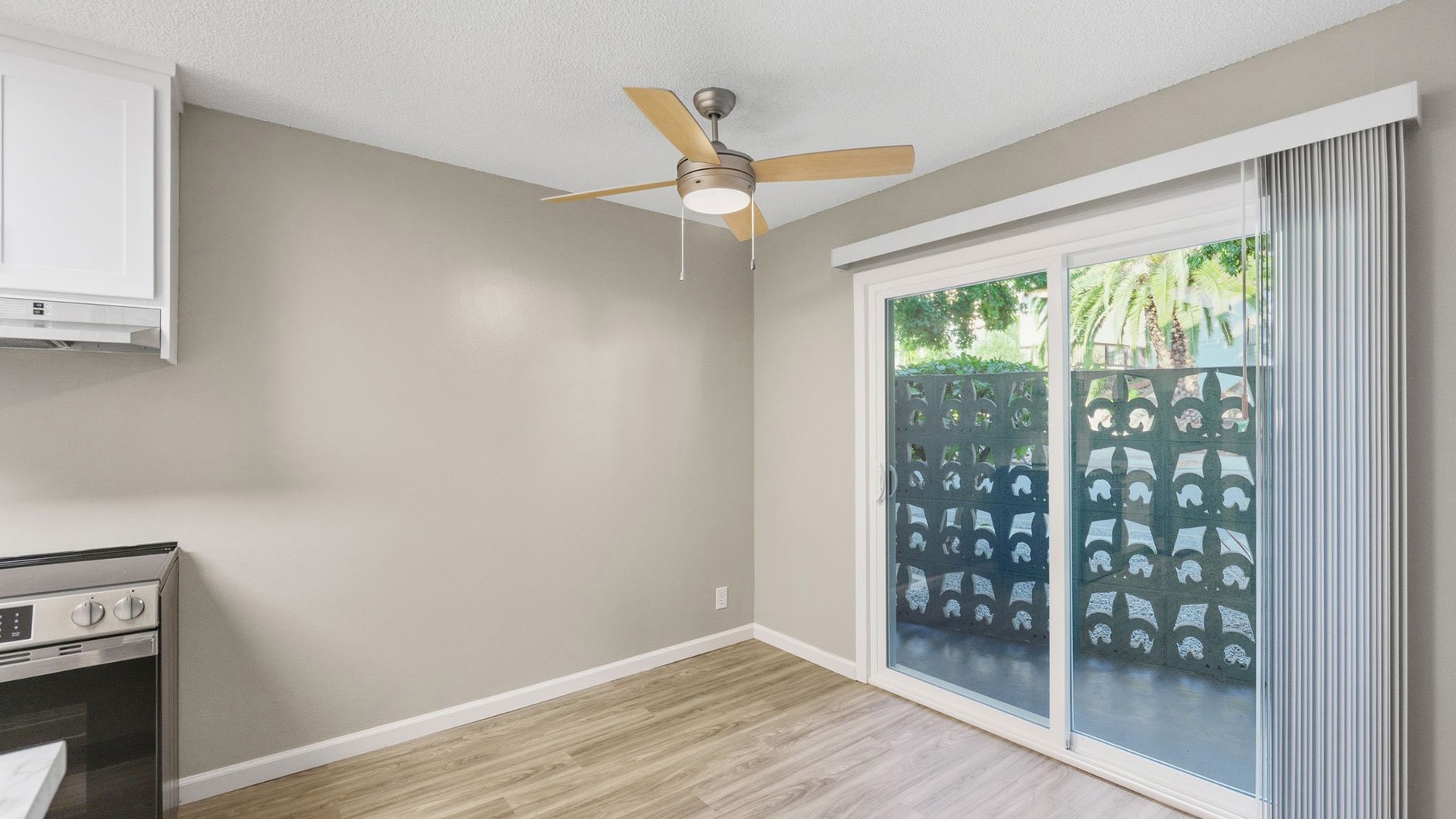 Mariposa Unit215 dining