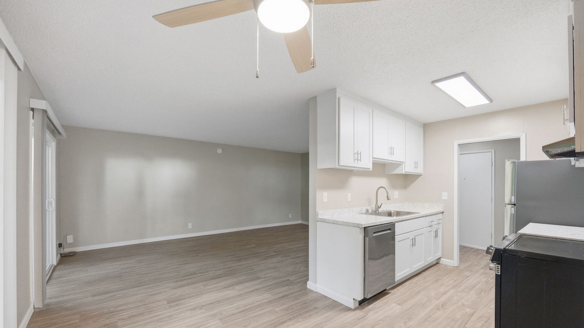 Mariposa Unit215 kitchen1