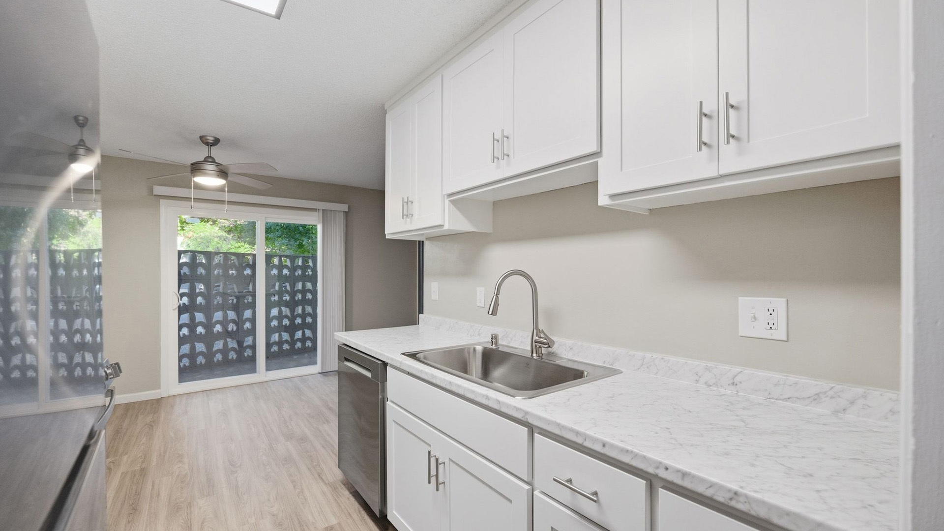Mariposa Unit215 kitchen3