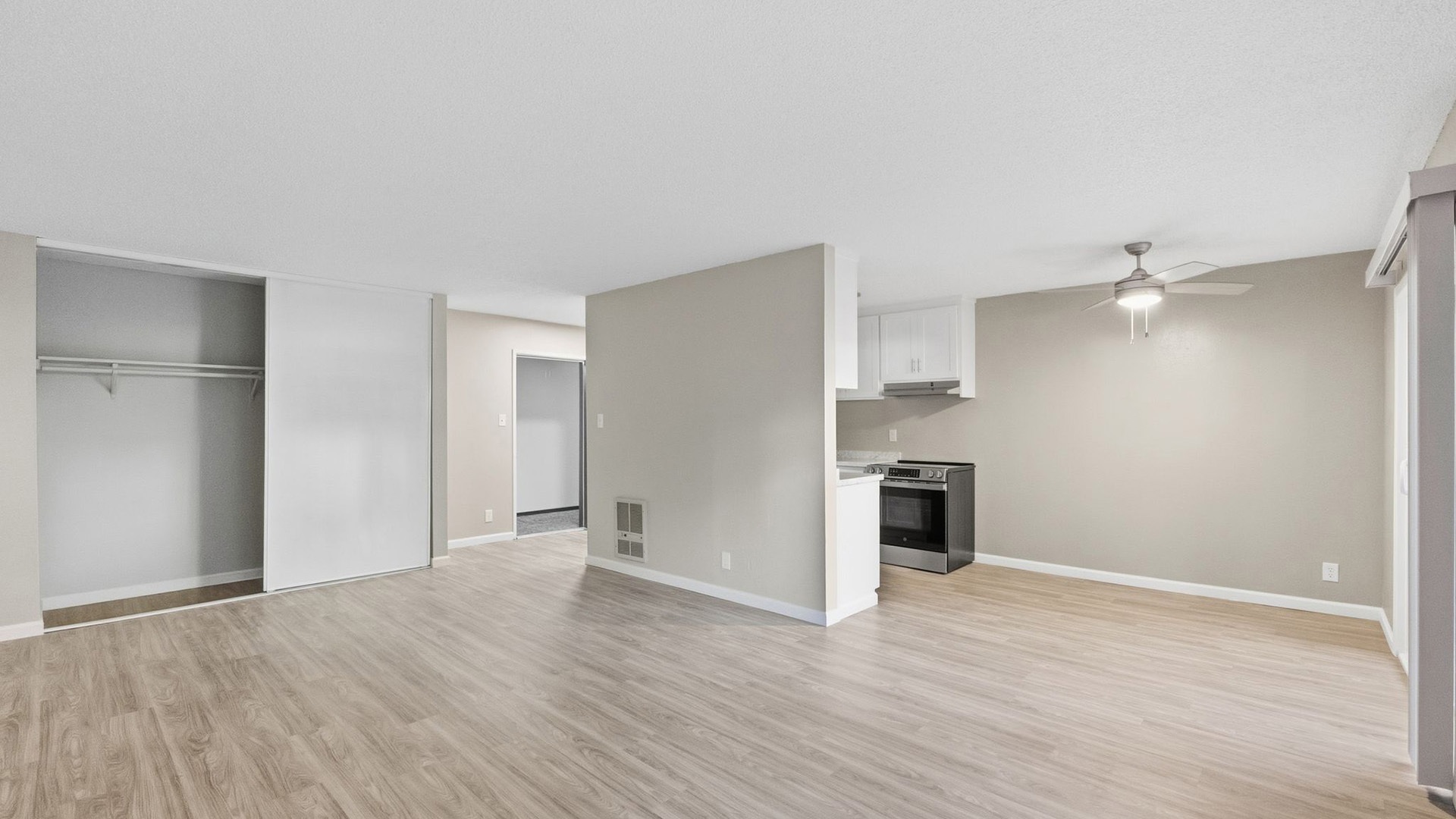 Mariposa Unit215 living2
