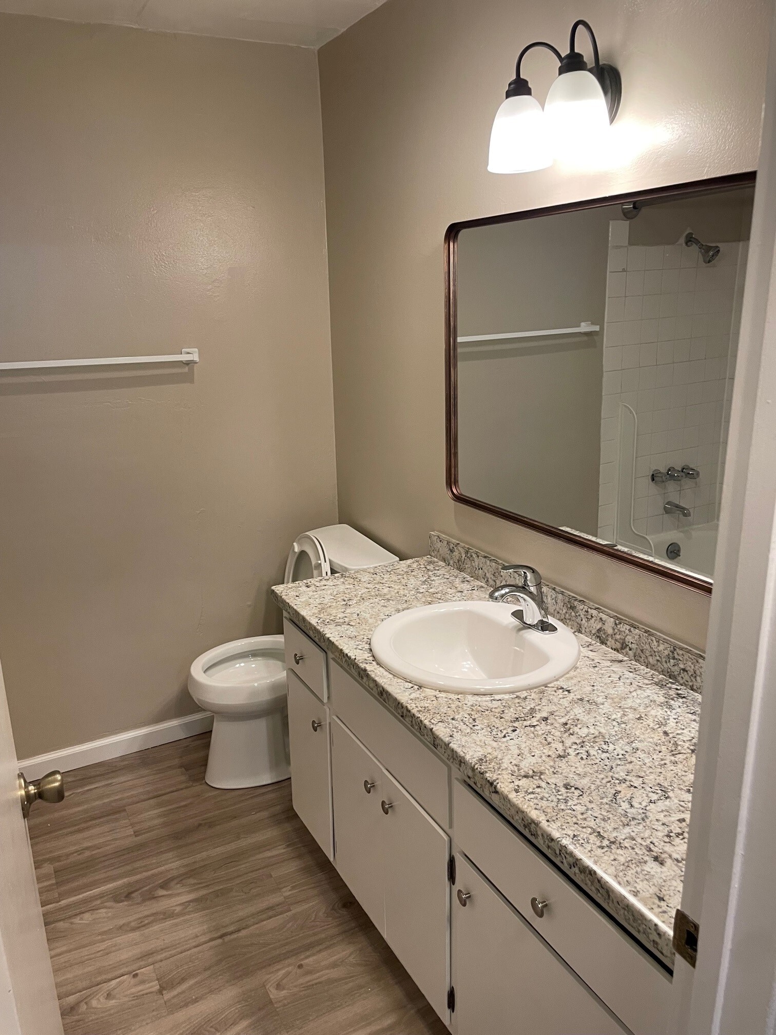 0324 C1 2br Bathroom 114