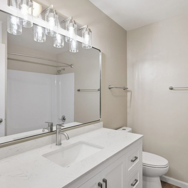 Mariposa 303 bathroom