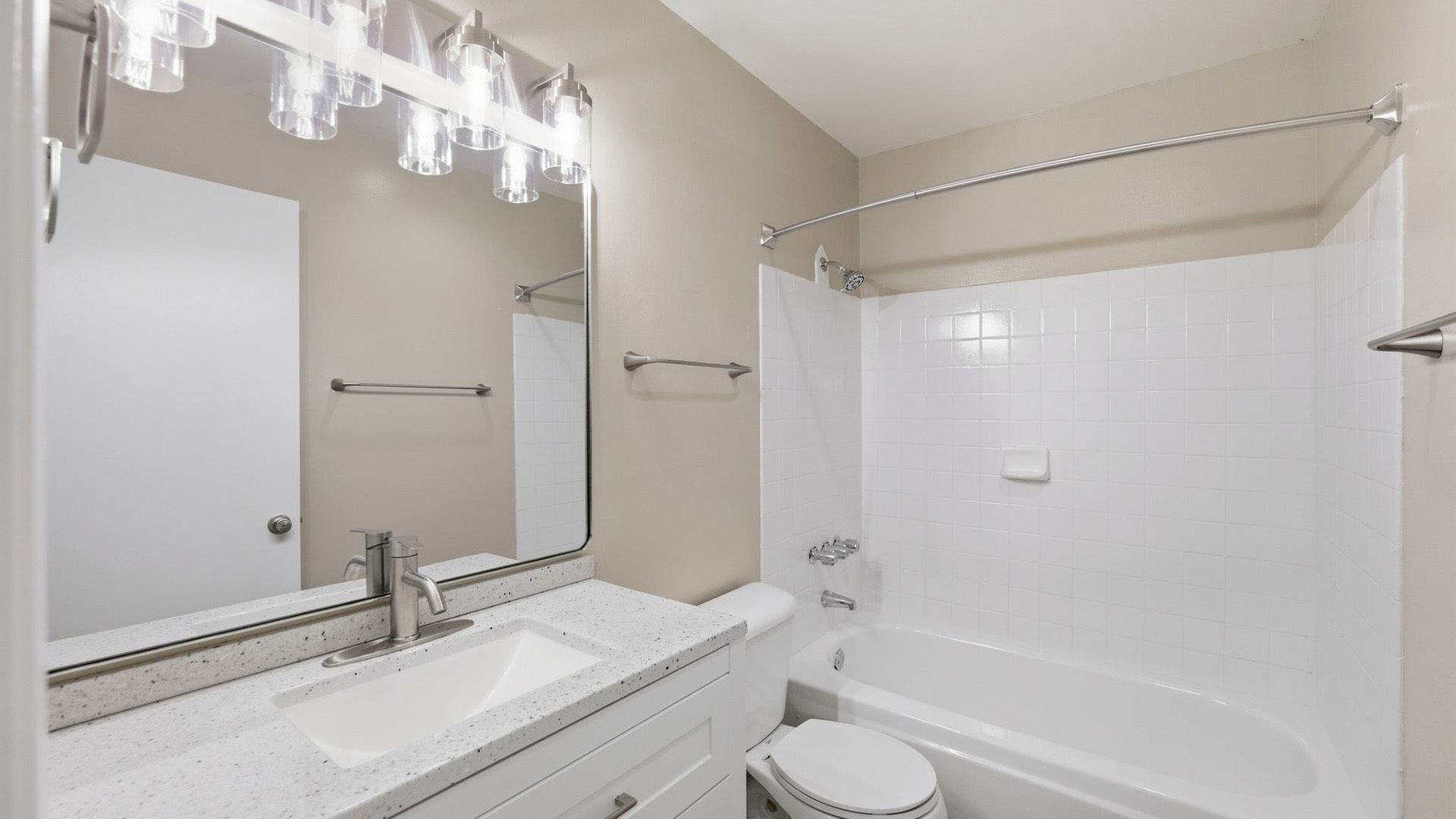 Mariposa Unit402 bathroom