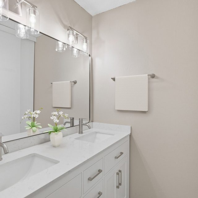 Mariposa Unit402 Bathroom2 Furnished