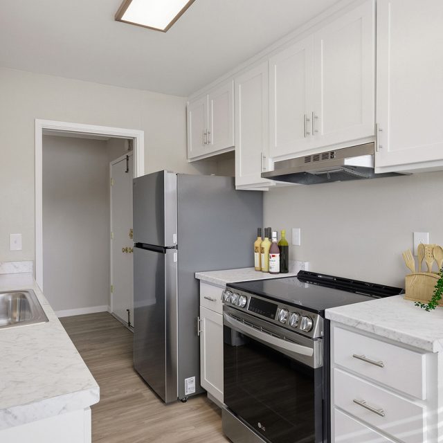 Mariposa Unit402 Kitchen Furnished