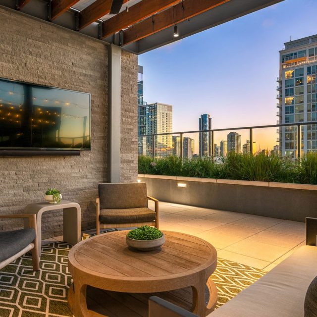 Marlowe north river rooftop lounge view2