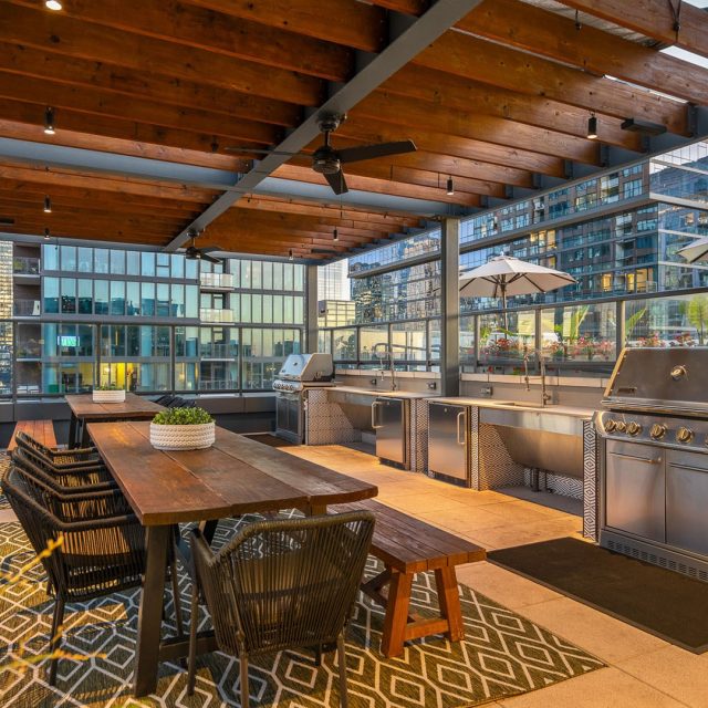 Marlowe north river rooftop lounge view4