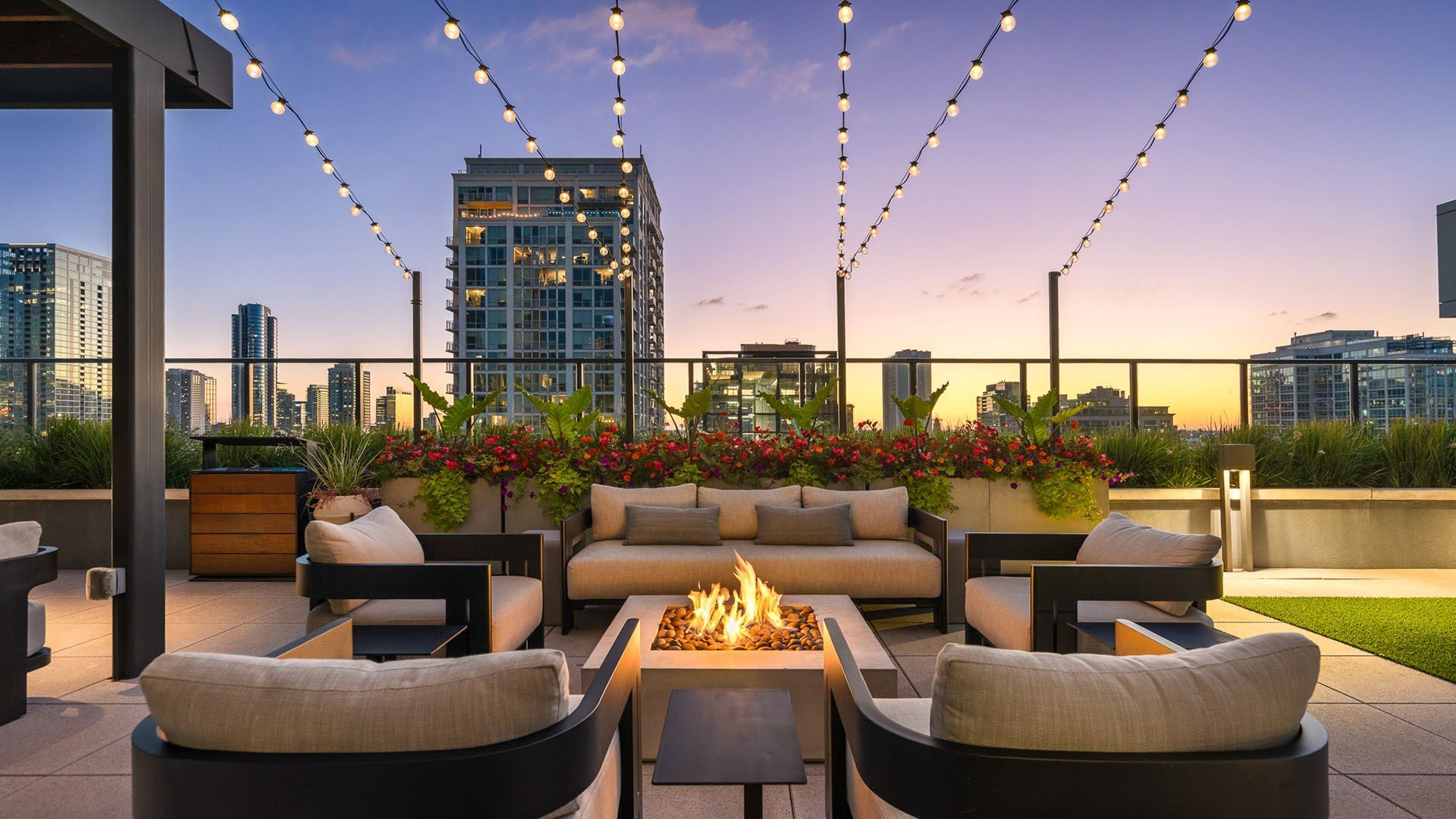 Marlowe north river rooftop firepit sunset