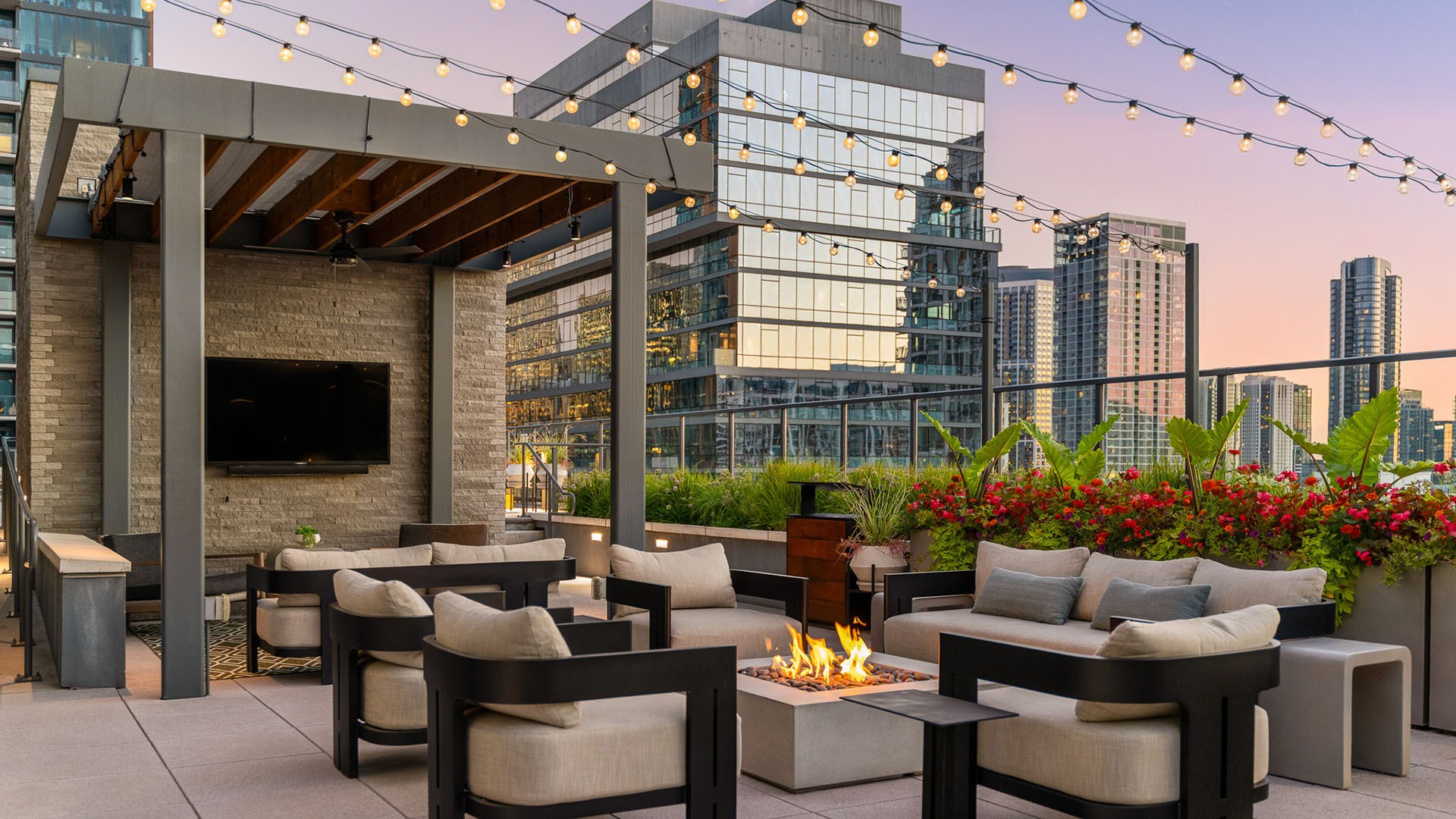 Marlowe north river rooftop firepit sunset view2