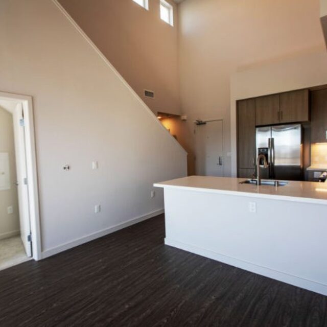 B Loft Unit - 1 Bedroom - 811 sq ft