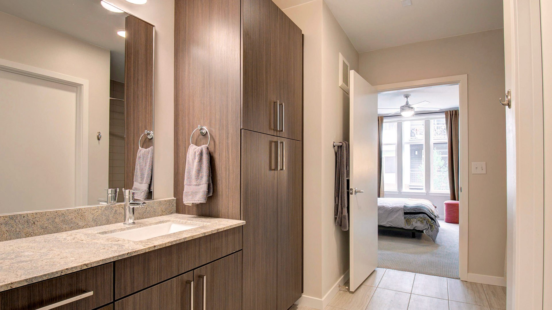 Reve Boulder TH2 F Bathroom View1