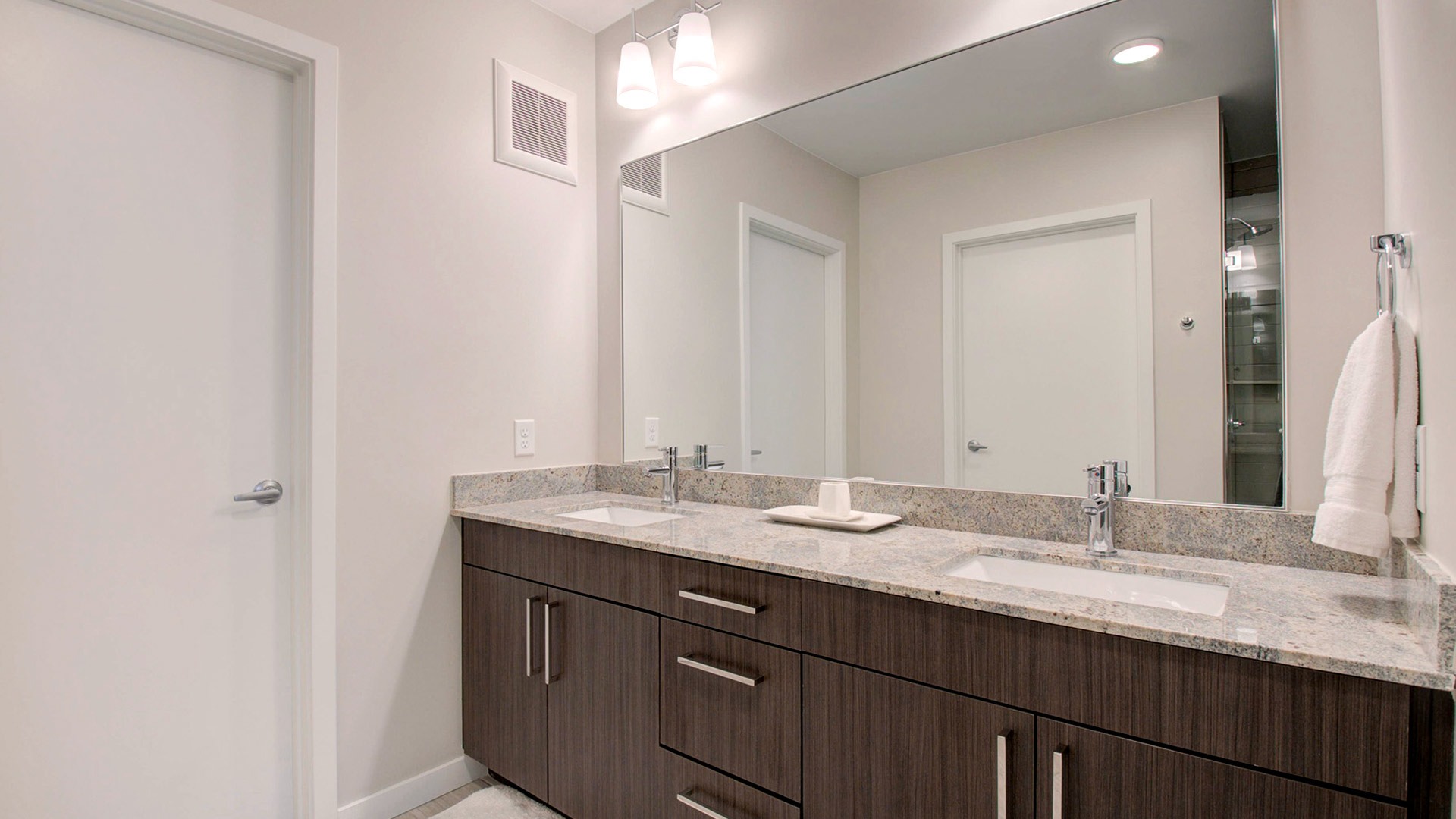 Reve Boulder TH2 F Bathroom View4