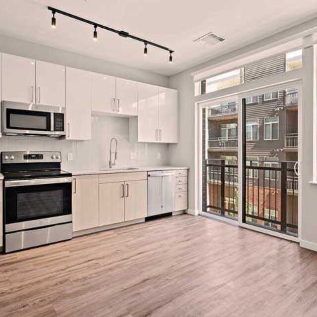 Studio 4 - (Cool) - 686-703 sq ft