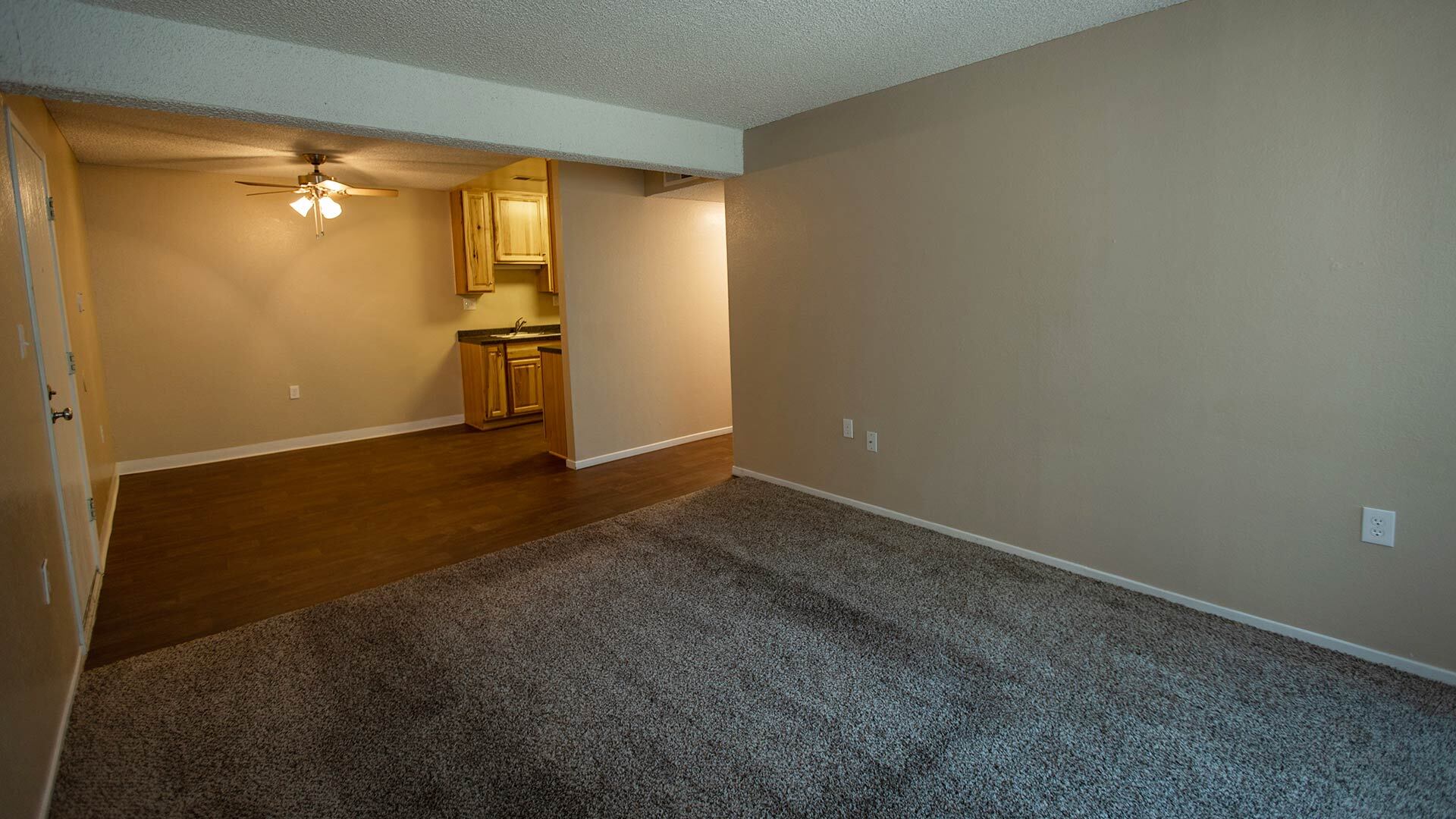 Sierra vista diamond peak livingroom view 1