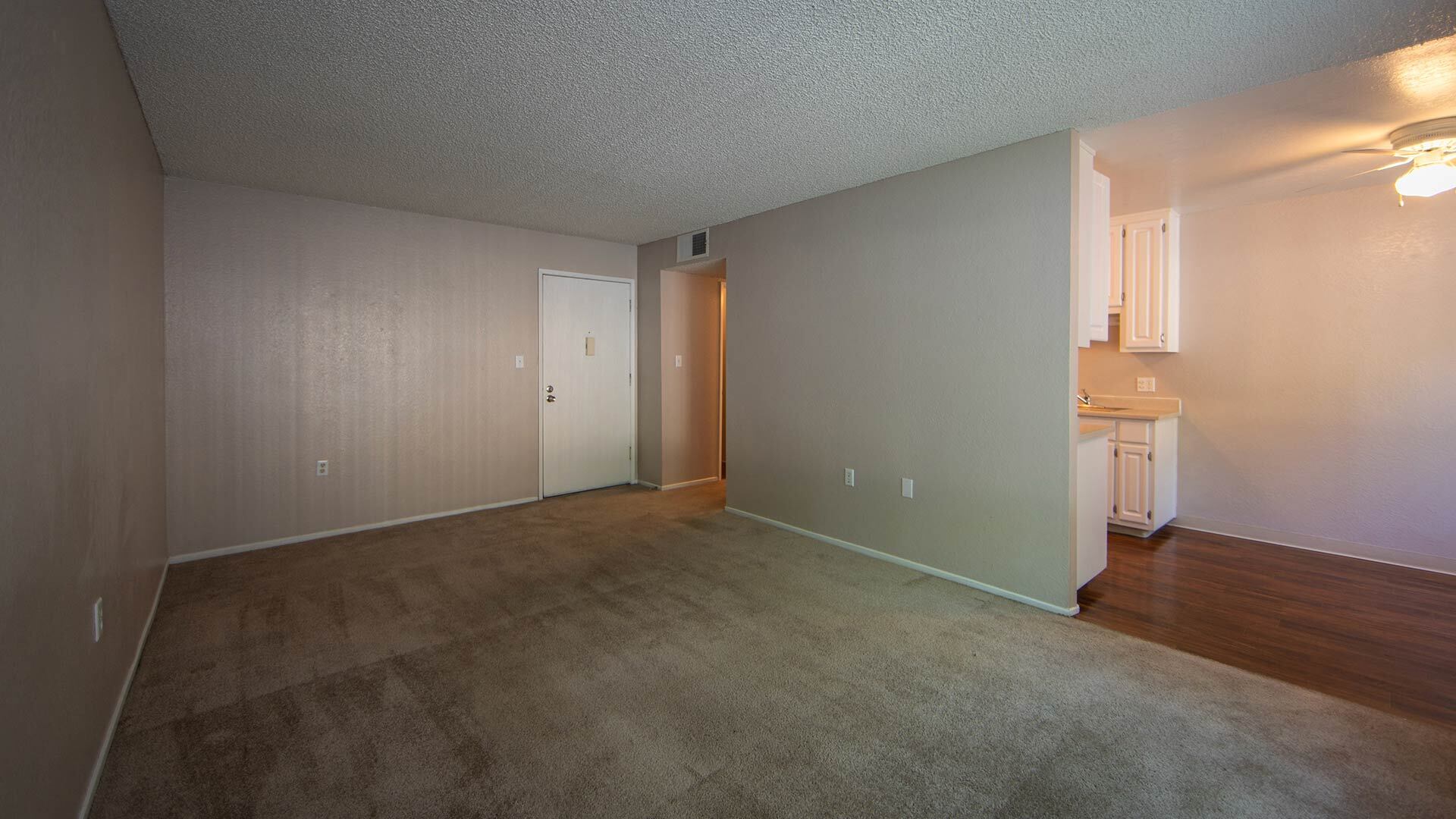 Sierra vista mt rose livingroom view 3