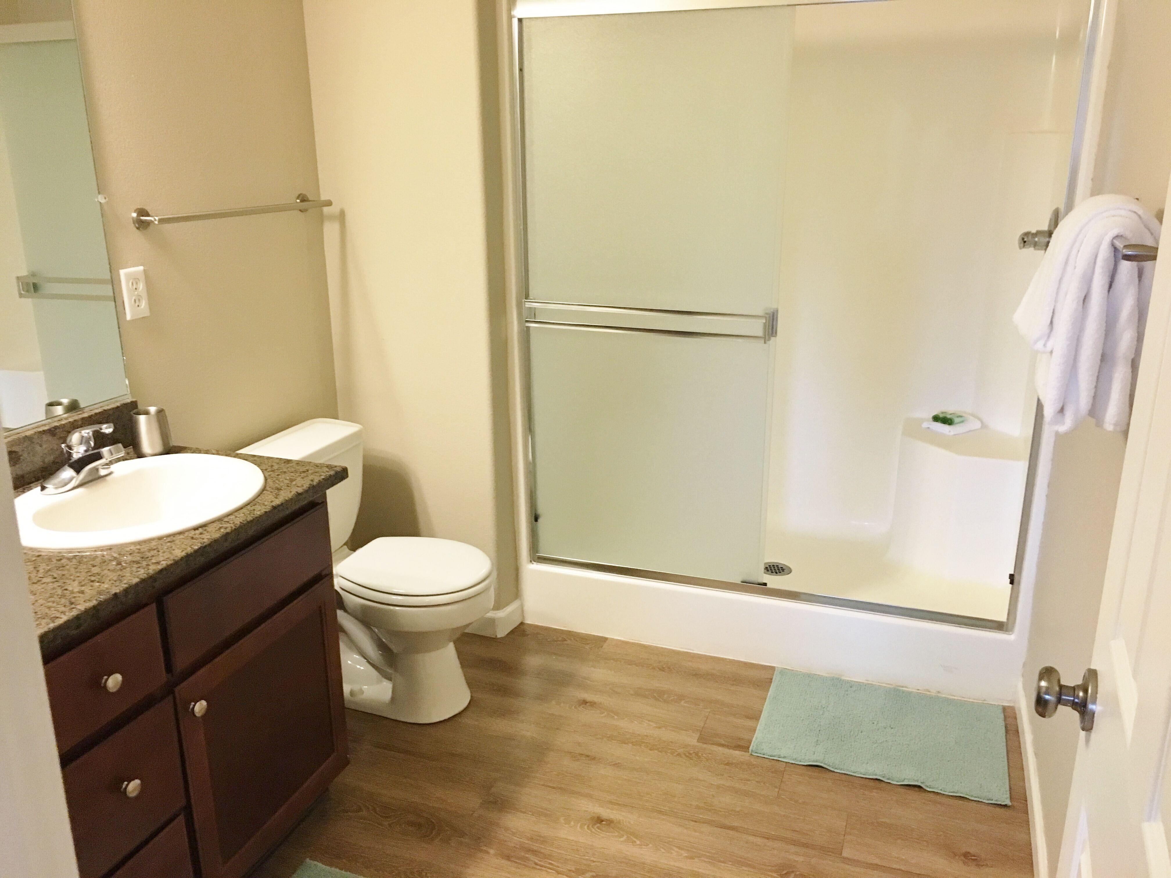 summerlinn-bathroom-01