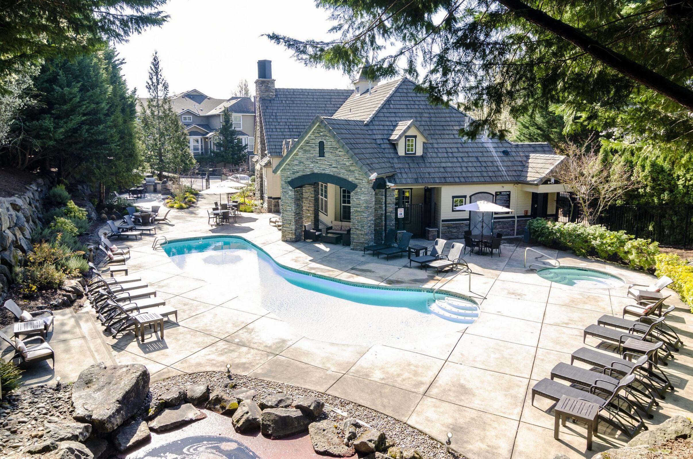 summerlinn-pool-pool-house