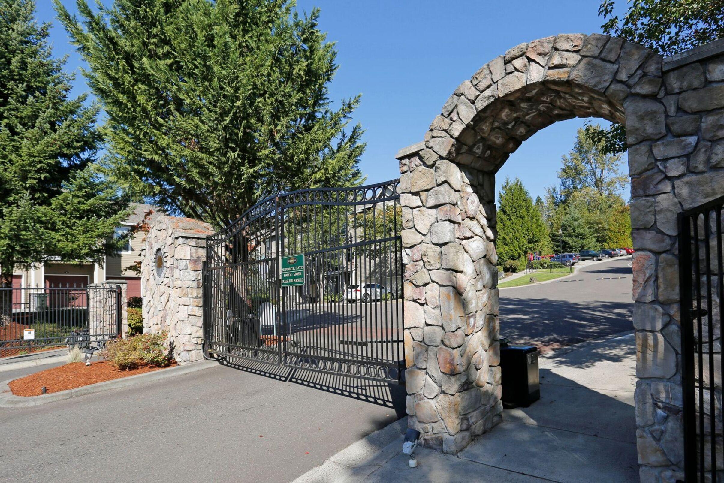 summerlinn-entrance-gate