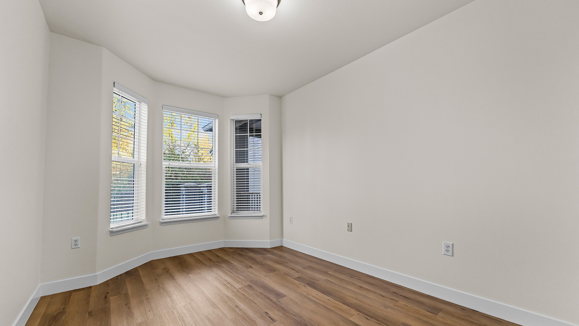 Summerlinn west linn unit 105 classic bedroom2