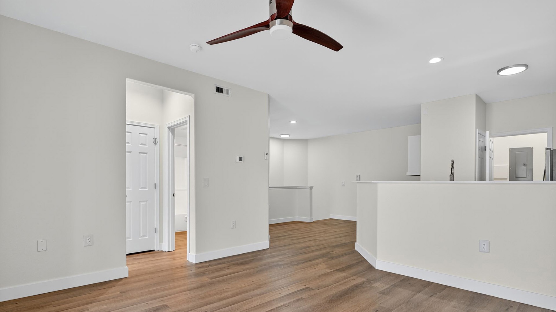 Summerlinn 1145 living view2