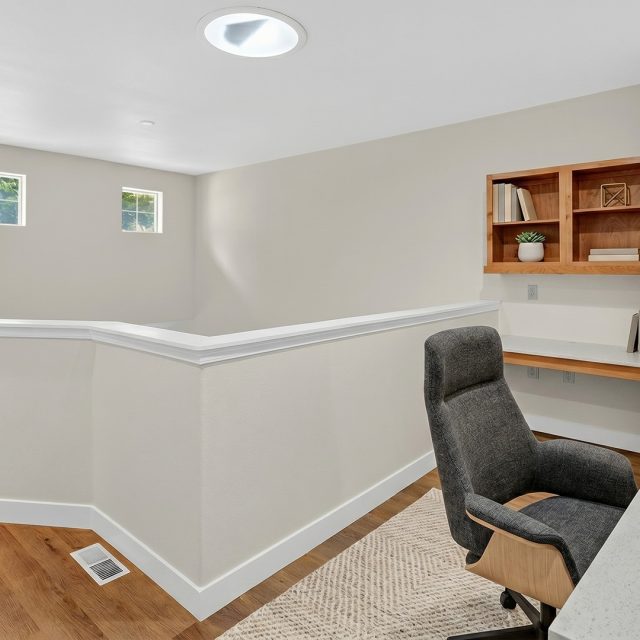 Summerlinn 1220 Entry Office