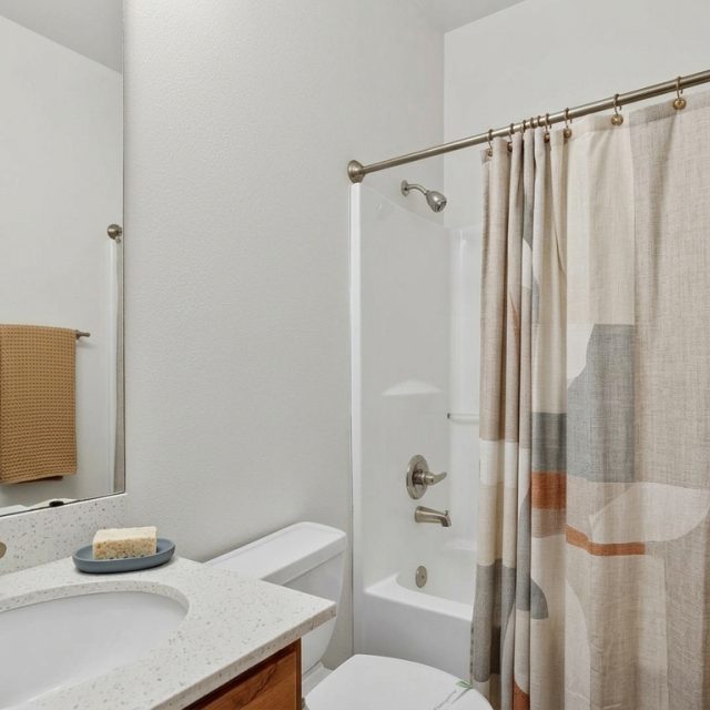 Summerlinn 1220 Furnished Bathroom2