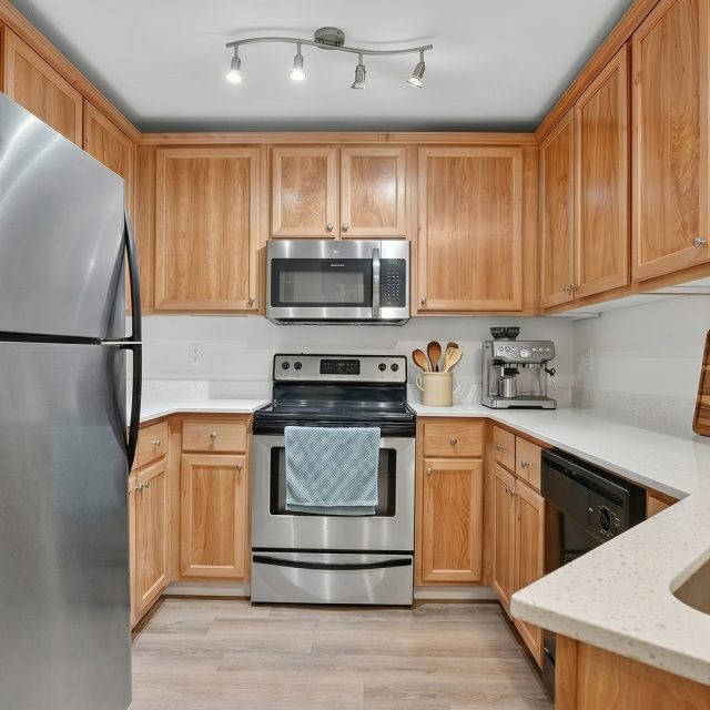 Summerlinn 1220 Kitchen