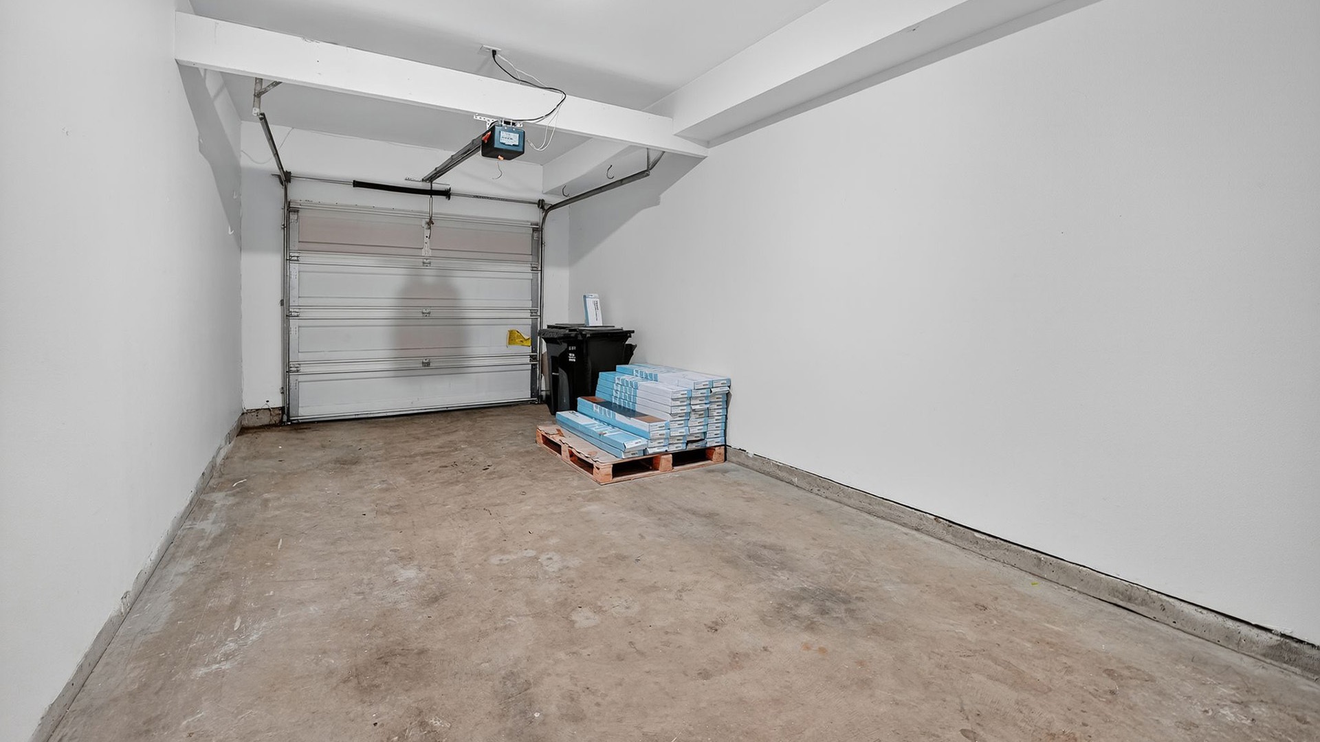 Summerlinn 1220 garage