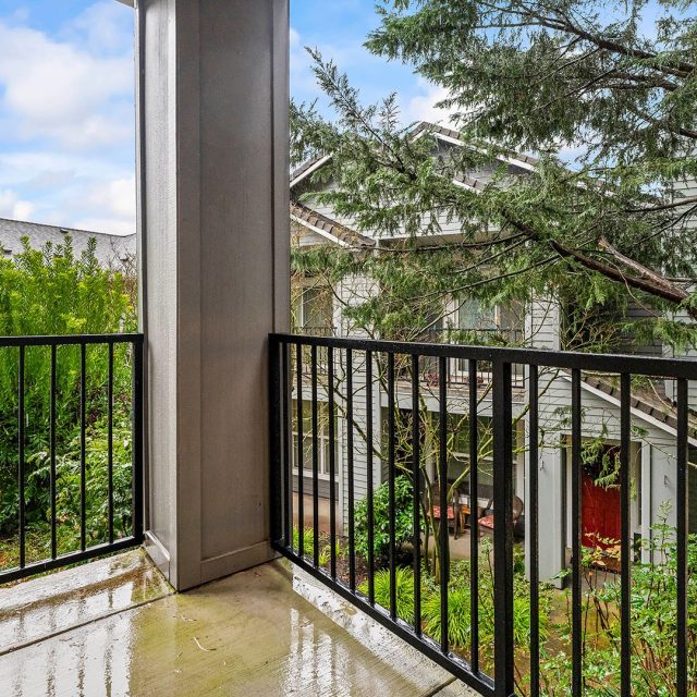 Summerlinn west linn unit 1395 classic balcony