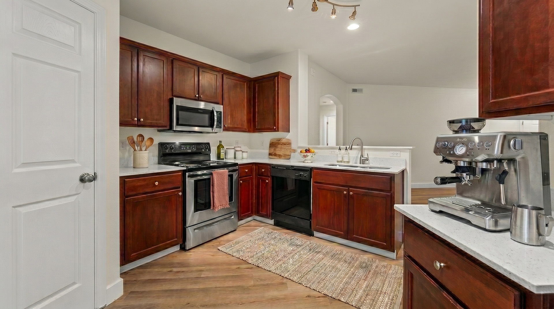 Summerlinn 1395 Furnished Kitchen